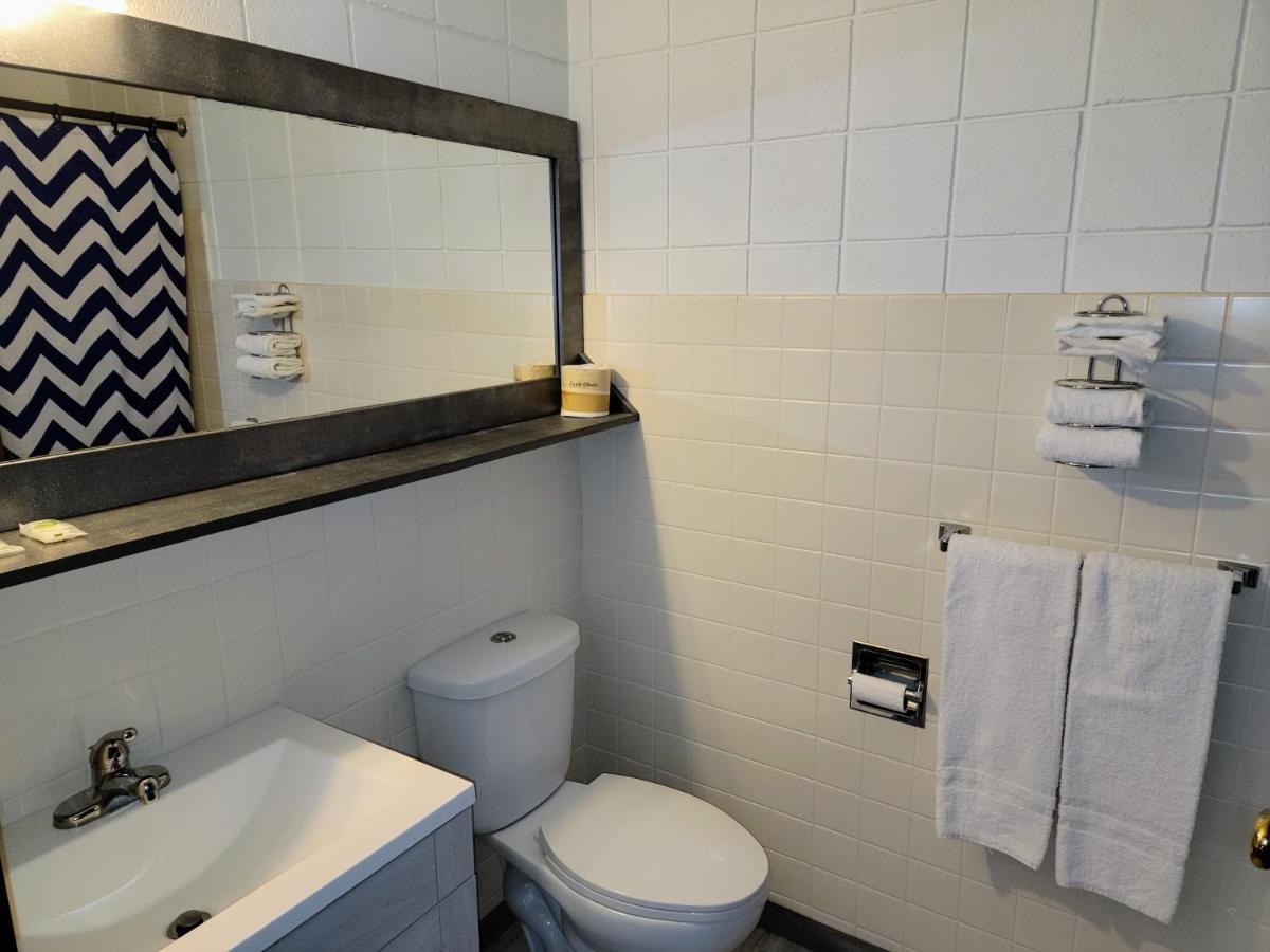Skyview Motel - Prairie Du Sac Екстериор снимка